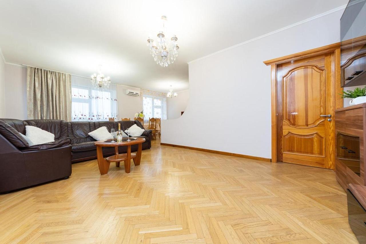 Spacious Apartments In The Center Of Obolon 2 Bedrooms كييف المظهر الخارجي الصورة