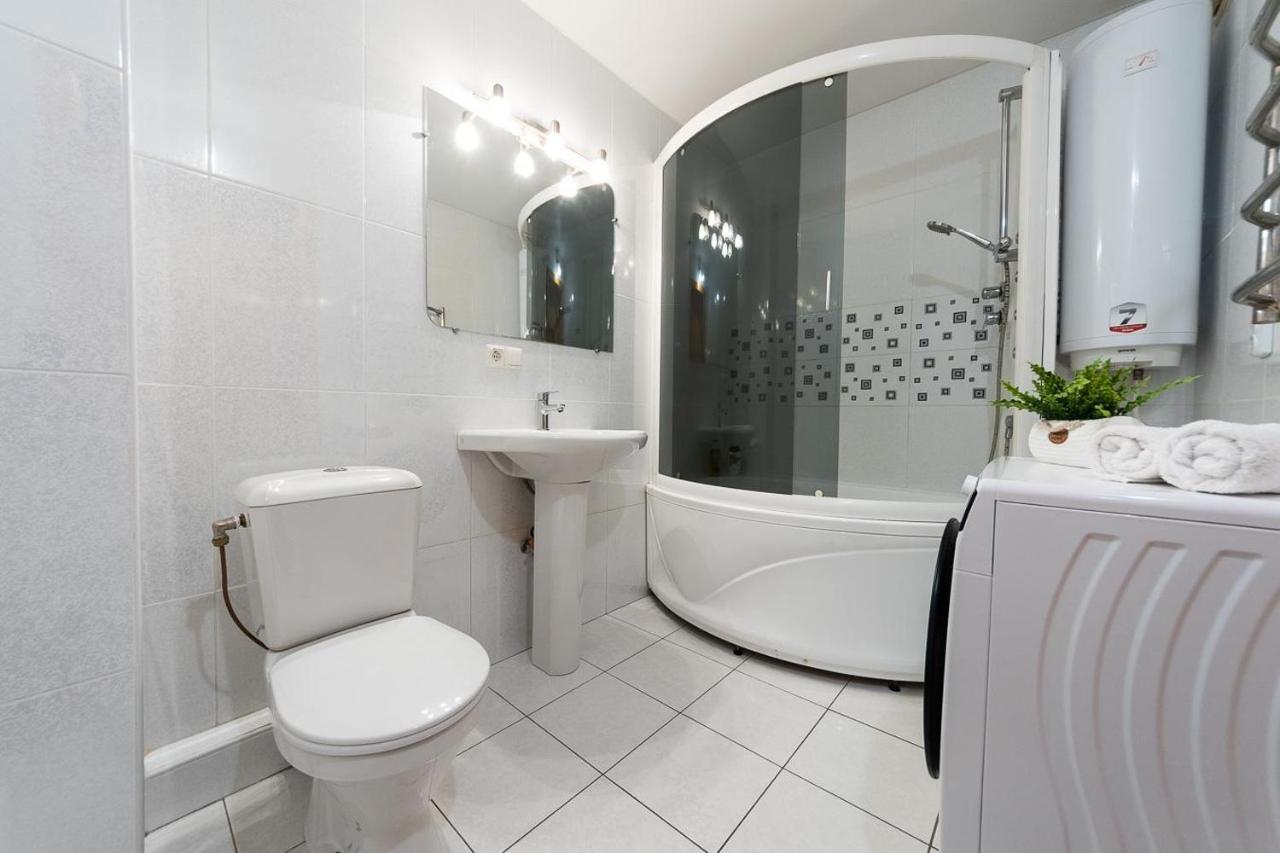 Spacious Apartments In The Center Of Obolon 2 Bedrooms كييف المظهر الخارجي الصورة