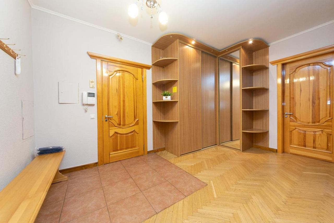 Spacious Apartments In The Center Of Obolon 2 Bedrooms كييف المظهر الخارجي الصورة