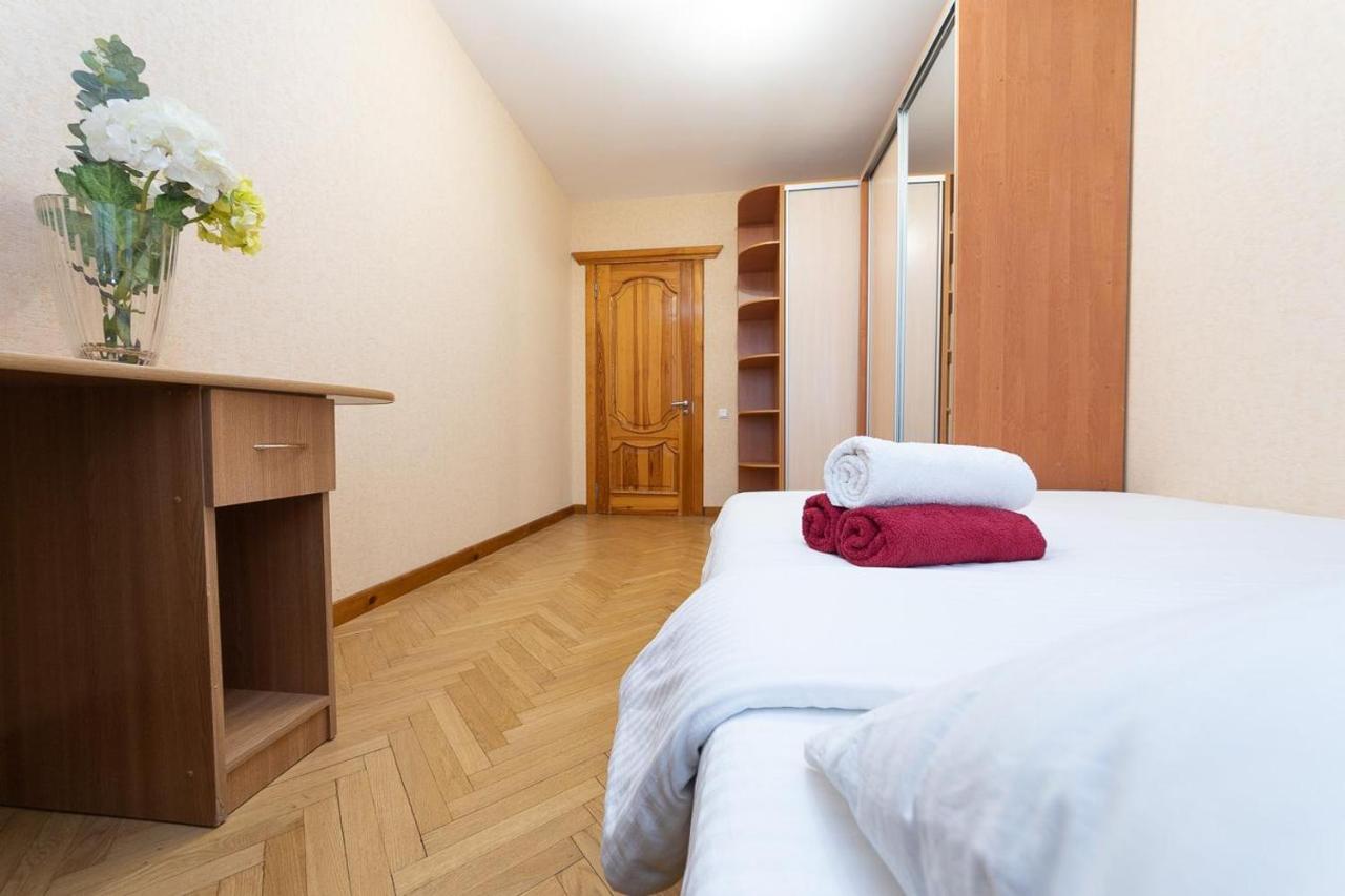 Spacious Apartments In The Center Of Obolon 2 Bedrooms كييف المظهر الخارجي الصورة