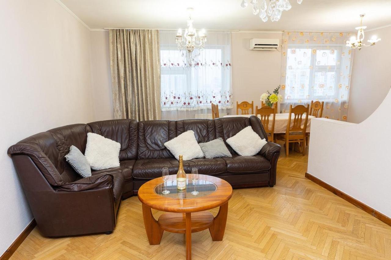 Spacious Apartments In The Center Of Obolon 2 Bedrooms كييف المظهر الخارجي الصورة