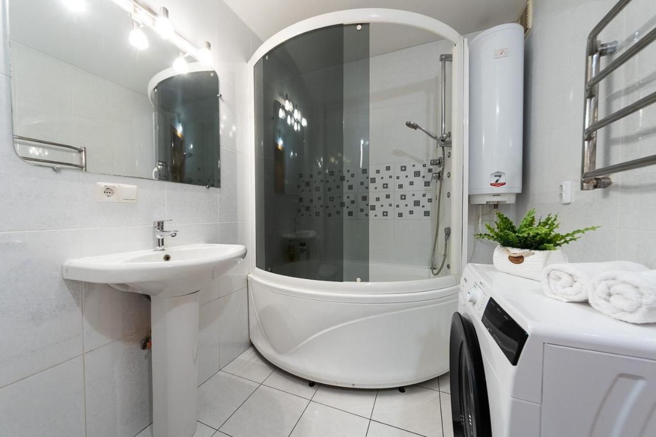 Spacious Apartments In The Center Of Obolon 2 Bedrooms كييف المظهر الخارجي الصورة