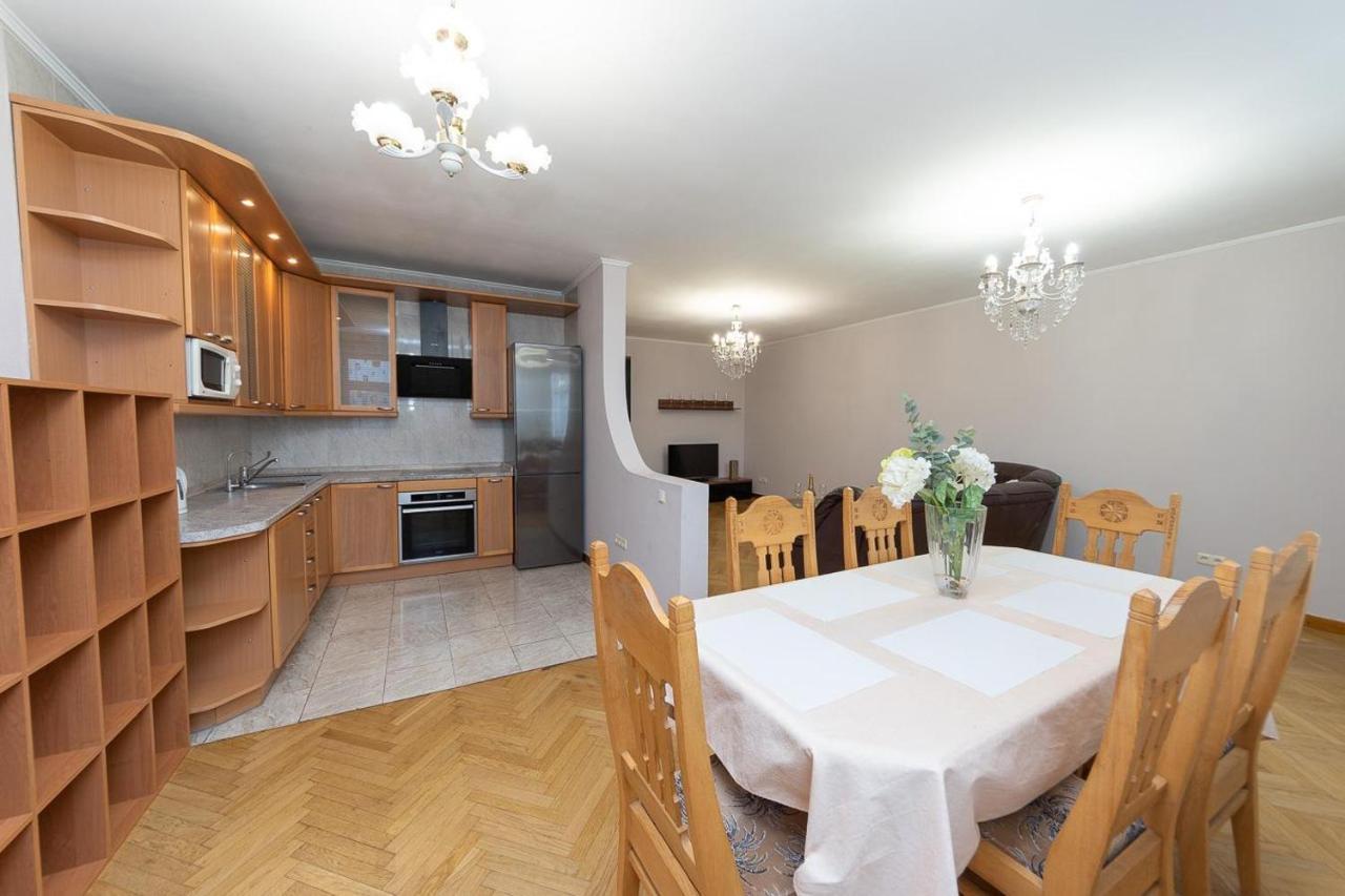 Spacious Apartments In The Center Of Obolon 2 Bedrooms كييف المظهر الخارجي الصورة