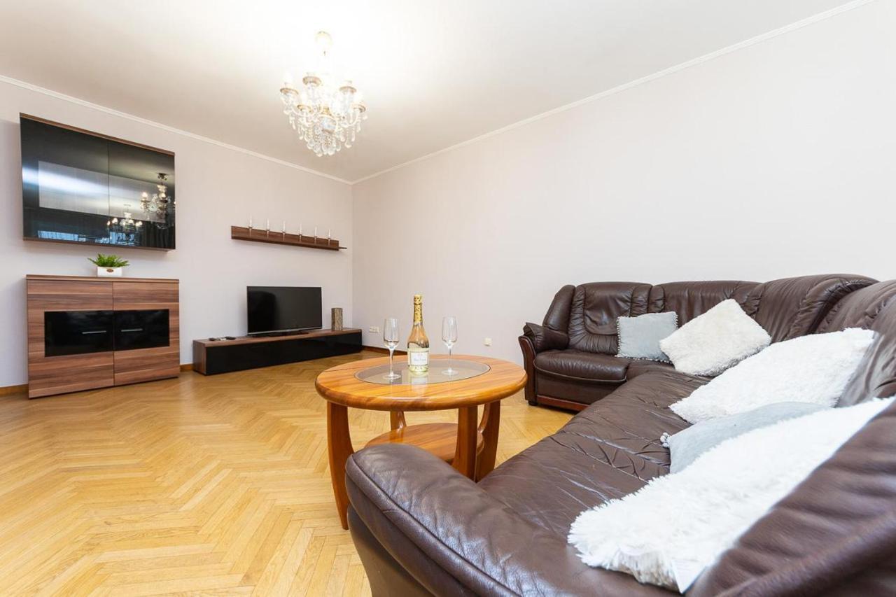 Spacious Apartments In The Center Of Obolon 2 Bedrooms كييف المظهر الخارجي الصورة